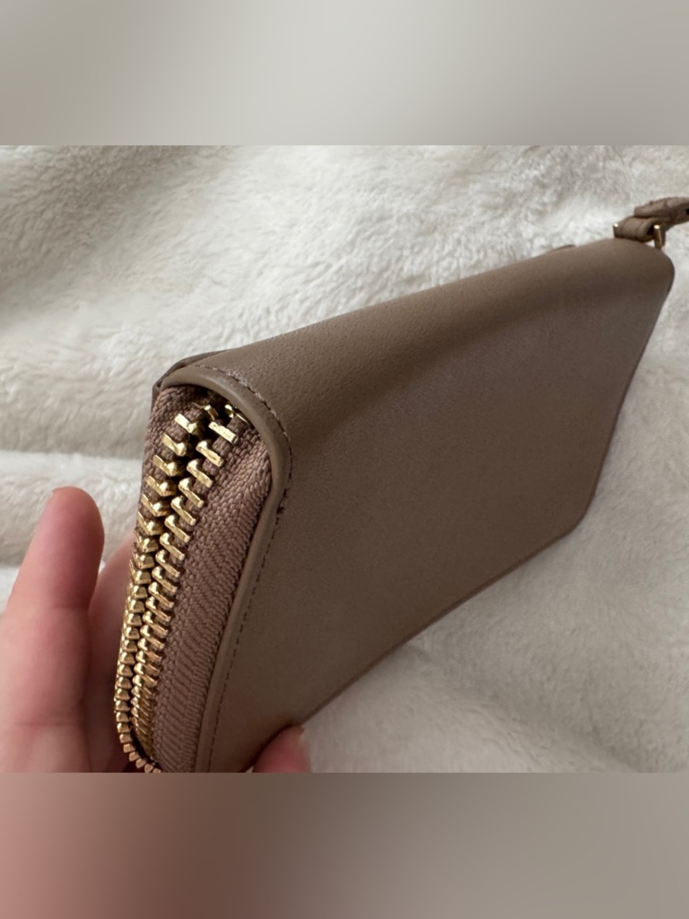 HENRI BENDEL ✨ Taupe Leather Wristlet Wallet - Picture 5 of 7